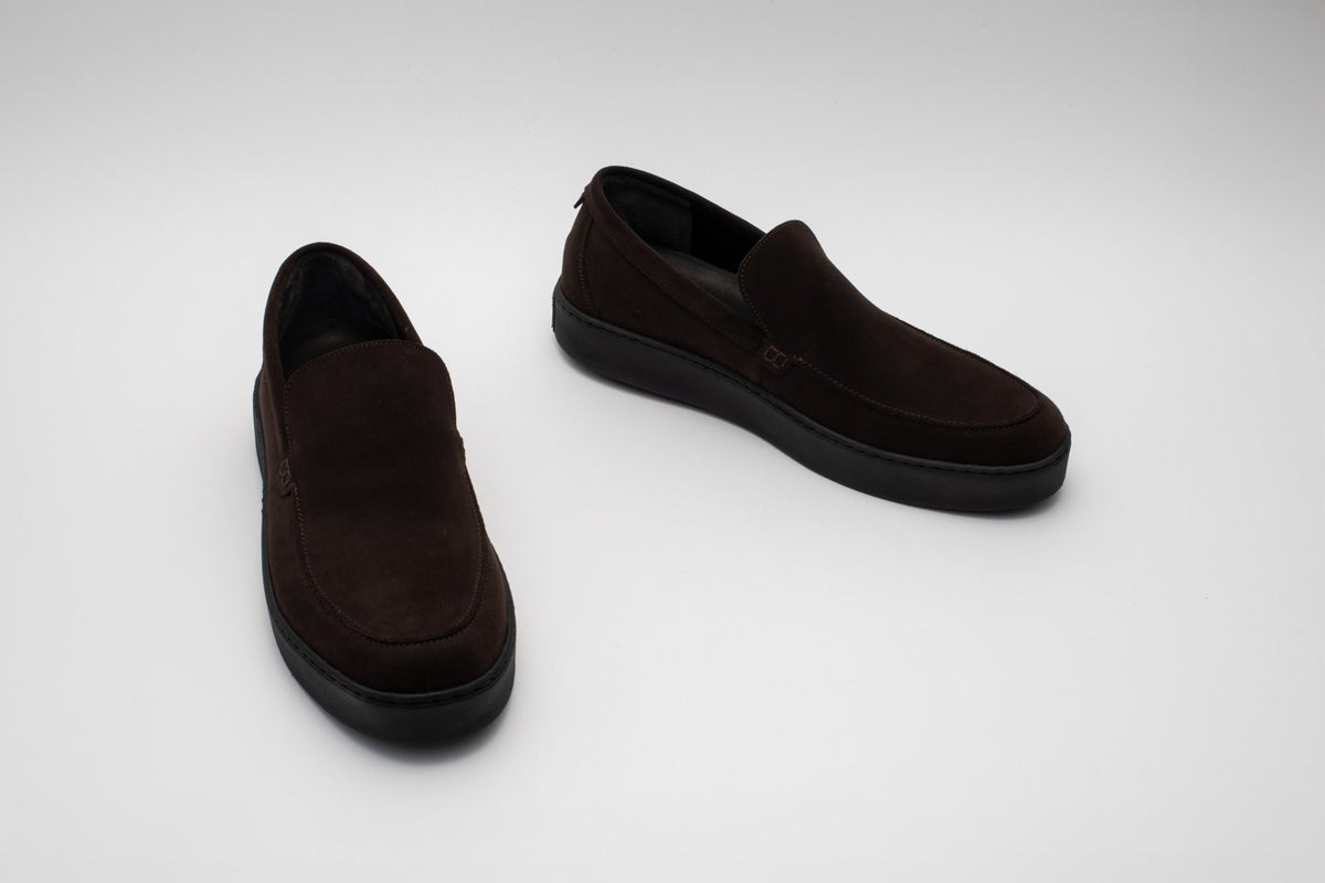 LAID BACK in Dark Brown