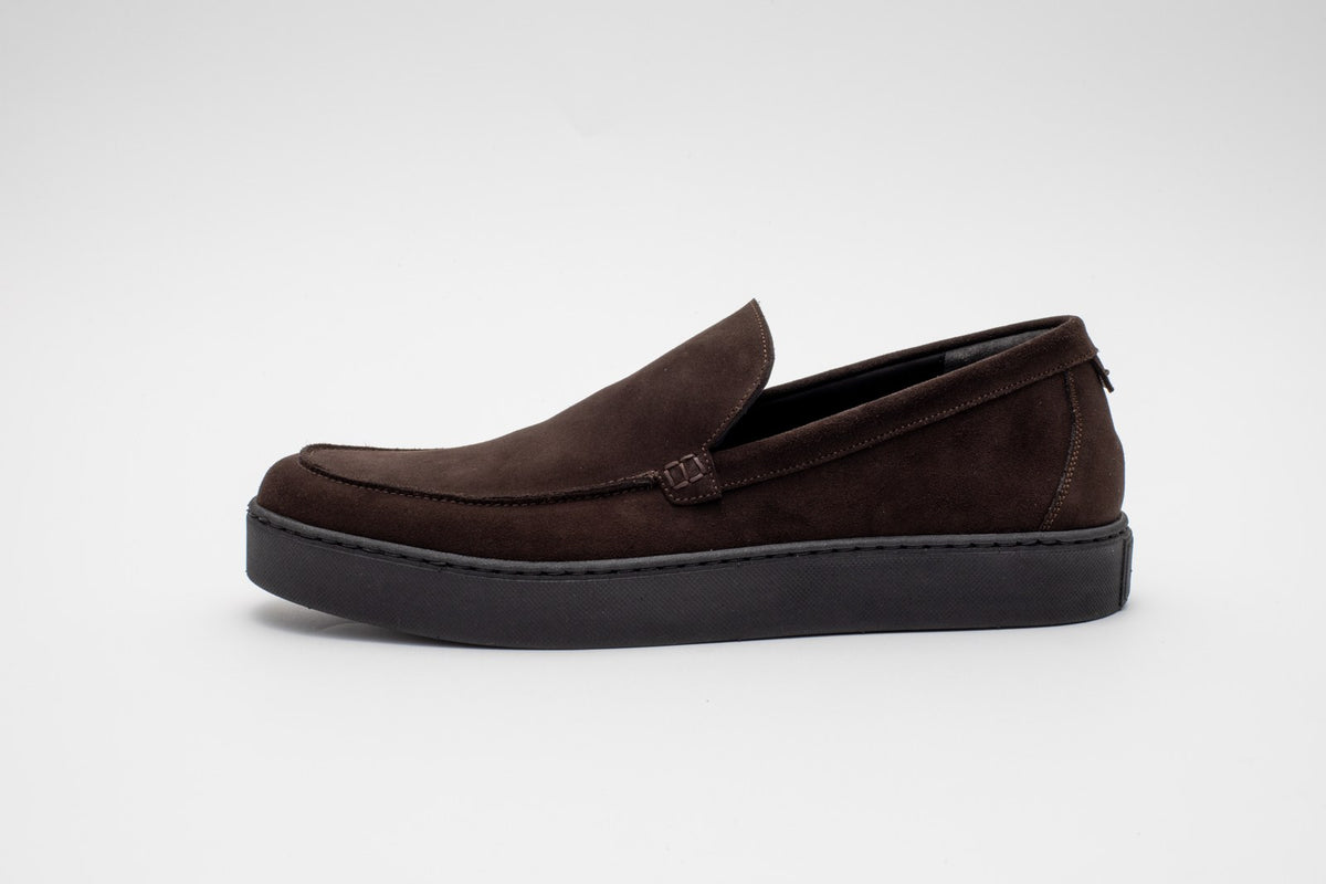 LAID BACK in Dark Brown